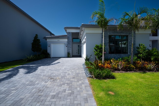 Building Photo - 9597 Regal Palm Ct
