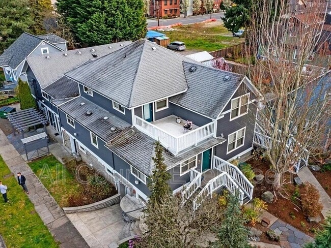 Building Photo - 1015 9th St