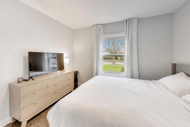 Building Photo - 408 S Maple St