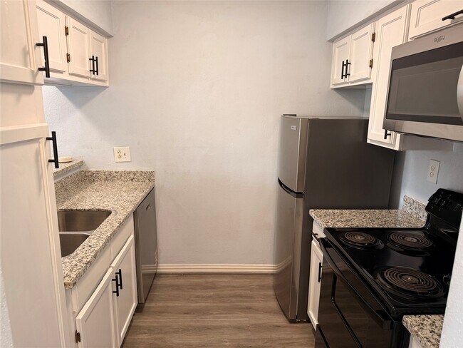 Building Photo - 10555 Turtlewood Ct