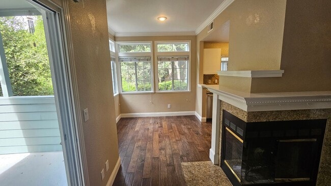 Building Photo - GORGEOUS AND SERENE Private 2BD/2BA Pleasa...