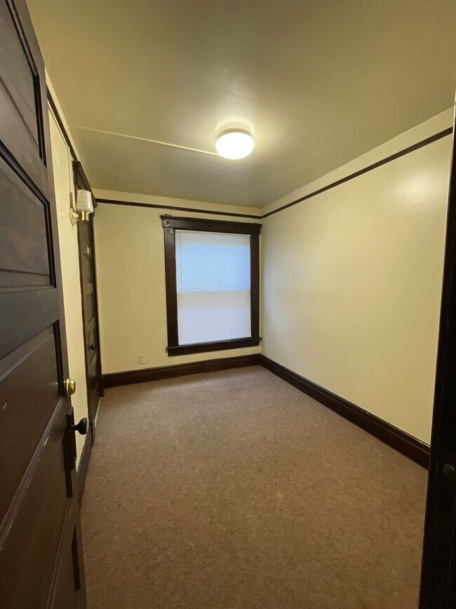 Building Photo - 410 E William St