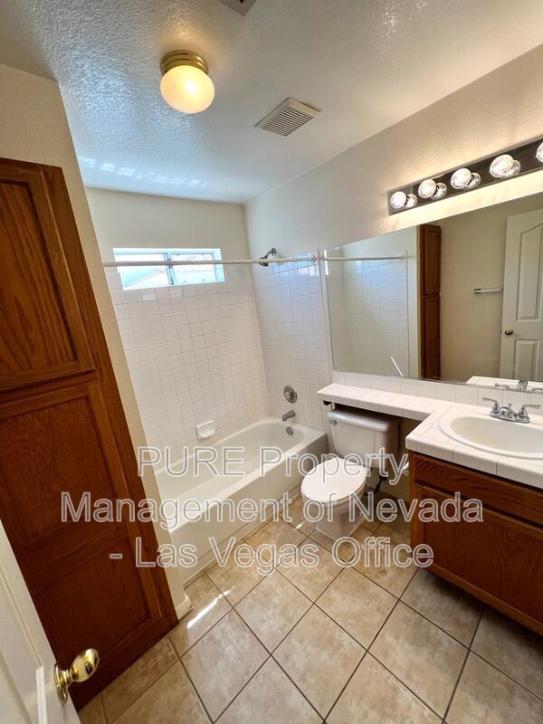Building Photo - 8452 Boseck Dr