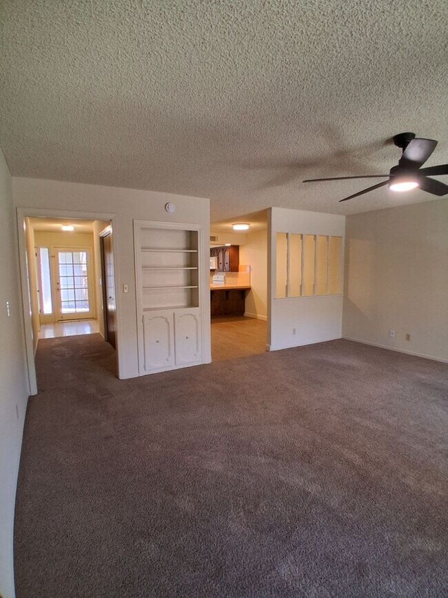 Building Photo - 6061 N Bungalow Ln