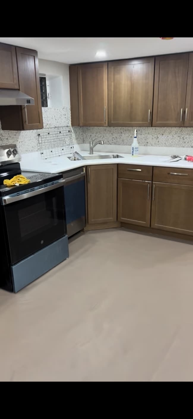 Building Photo - 604 Remsen Ave