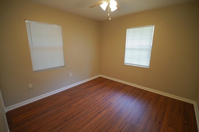 Building Photo - 2808 Southwood Dr