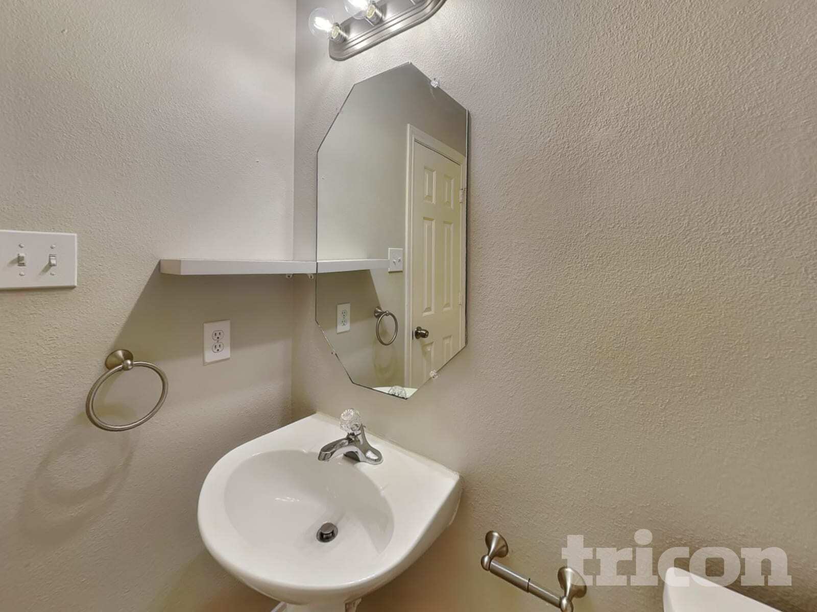 Building Photo - 5933 Sagebrush Trail