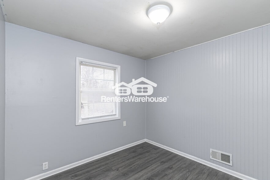 Building Photo - 10741 Cambridge Ave