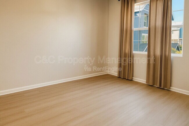 Building Photo - 475 Metro Walk Way