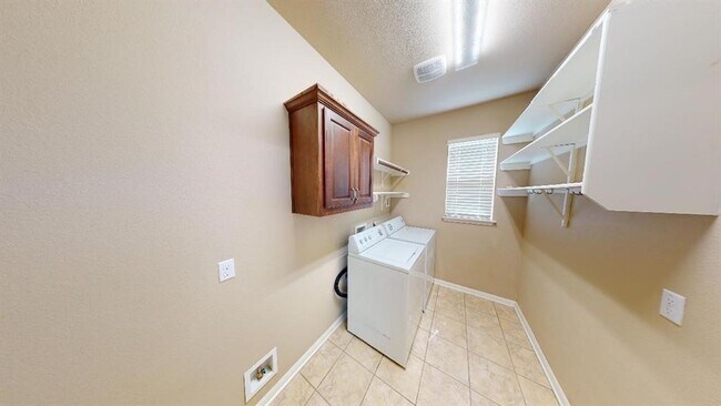 Building Photo - 5705 Lipan Apache Bend