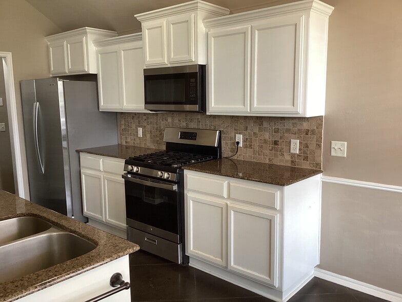 Building Photo - 600 SW 159th Terrace