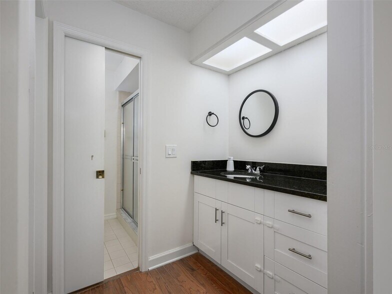Building Photo - 2383 Sun Valley Cir