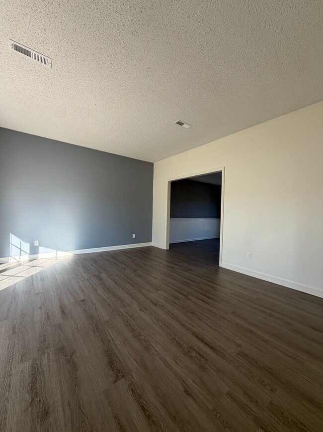 Building Photo - 4 bed | 2.5 bath | 2,630 sq ft