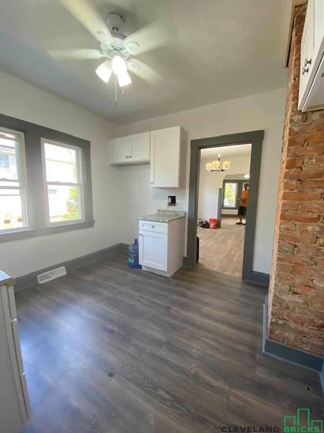 Building Photo - 2054 W 91st St