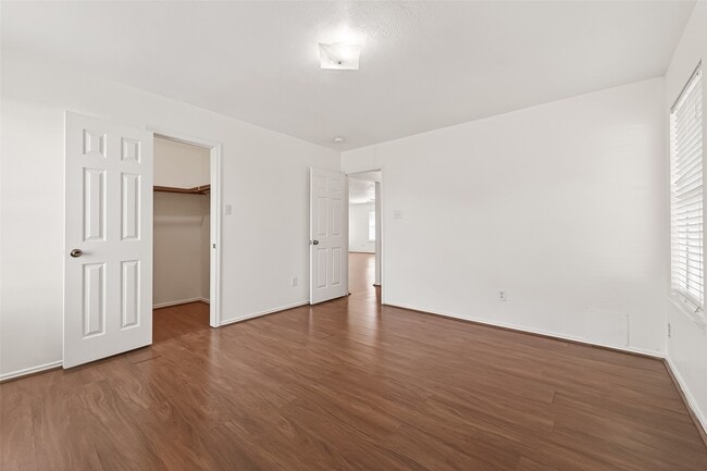 Building Photo - 3807 Brook Garden Ln