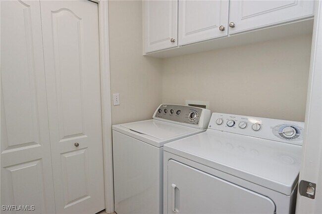 Building Photo - 26160 Clarkston Dr