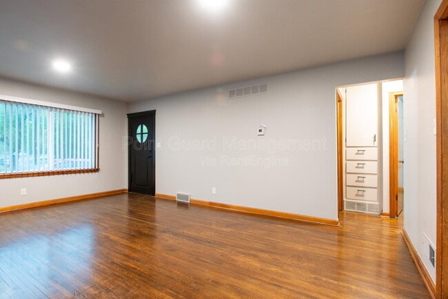 Building Photo - 6102 E Oakwood Dr