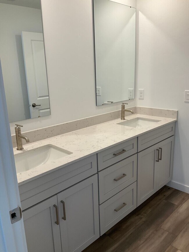 Building Photo - PRICE DROP!  Enjoy this New home in Eagle Ridge!