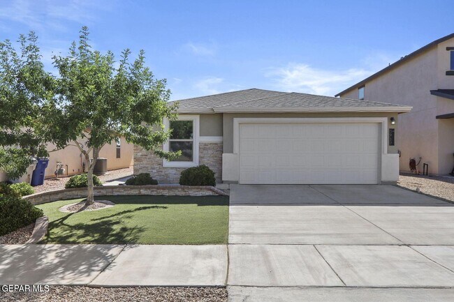Building Photo - 3917 Desert Dunes Dr