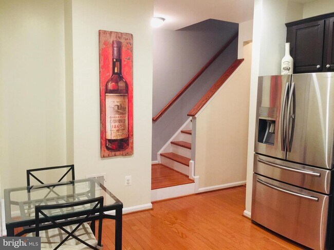 Building Photo - Absolutely Stunning townhome in the heart of Bristow. 3 bedroom, 2 full bathrooms and 2 half baths.