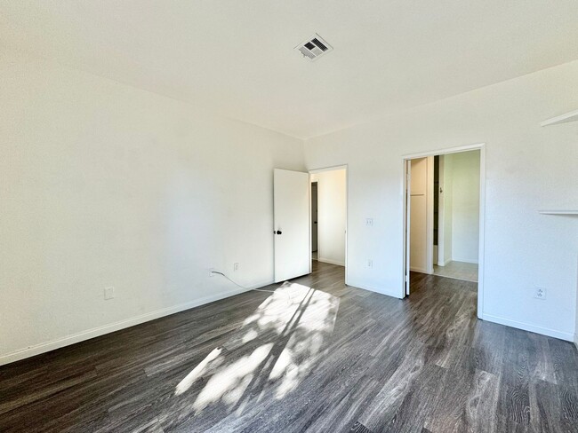 Building Photo - Beautiful 2Bd/2Ba Condo Located in Mira Mesa!