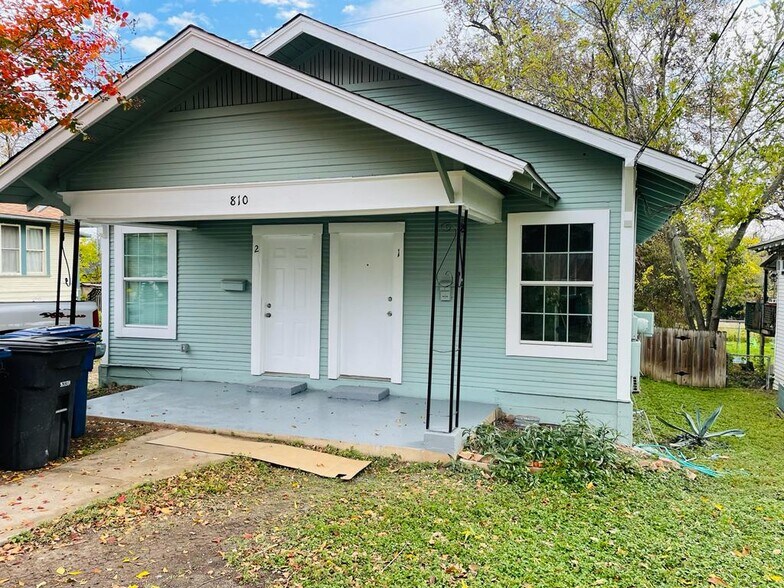 Building Photo - 810 Aganier Ave