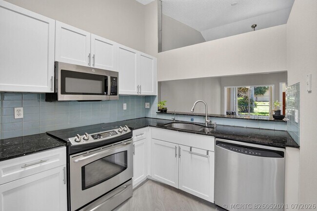 Building Photo - 8108 Summer Shores Dr