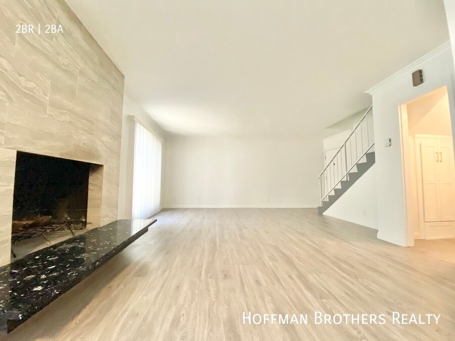 Building Photo - 2106 S Bentley Ave