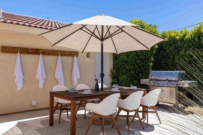 Building Photo - Luxury Oasis with Pool in Palm Springs (Monthly Only - No Long Term)