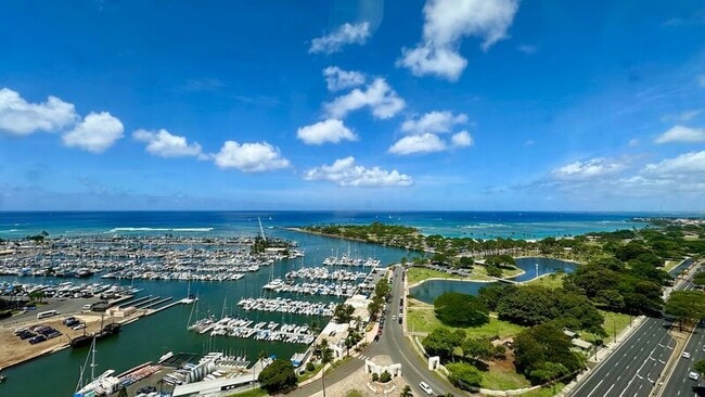 Building Photo - 1600 Ala Moana Blvd