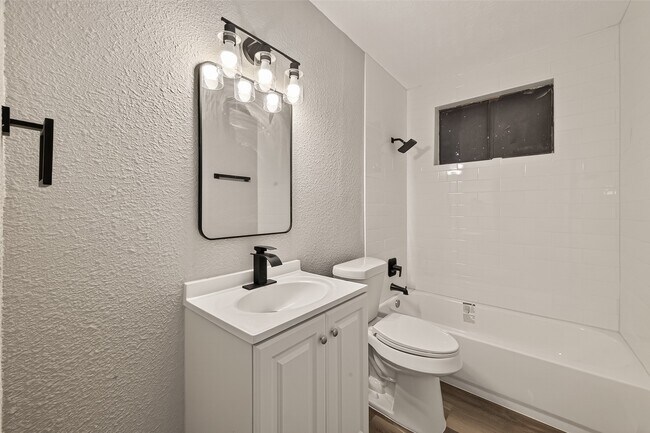 Building Photo - 3703 Tiffany Dr