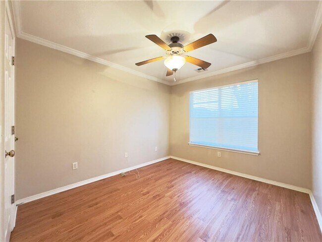 Building Photo - 4901 Roxbury Way