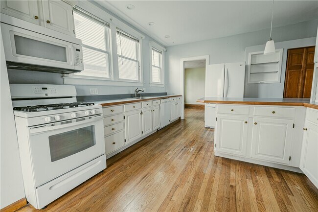 Building Photo - 297-303-303 Dartmouth St