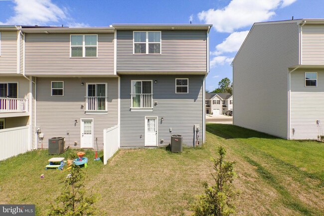 Building Photo - 2574 Laurel Pk Dr