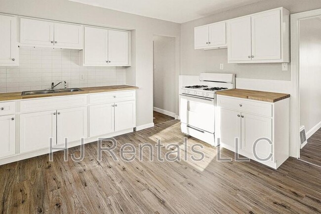 Building Photo - 1175 St Matthew Dr