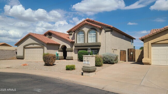 Primary Photo - 1002 E Hearne Way