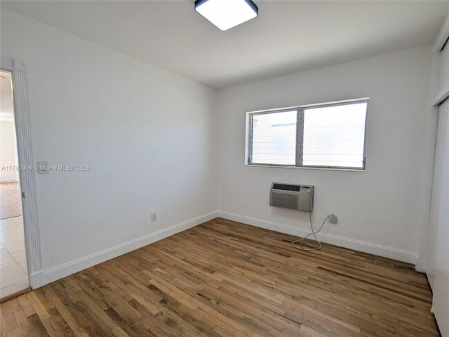 Building Photo - 7805 Crespi Blvd