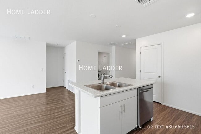 Building Photo - 1360 W Inca Dr
