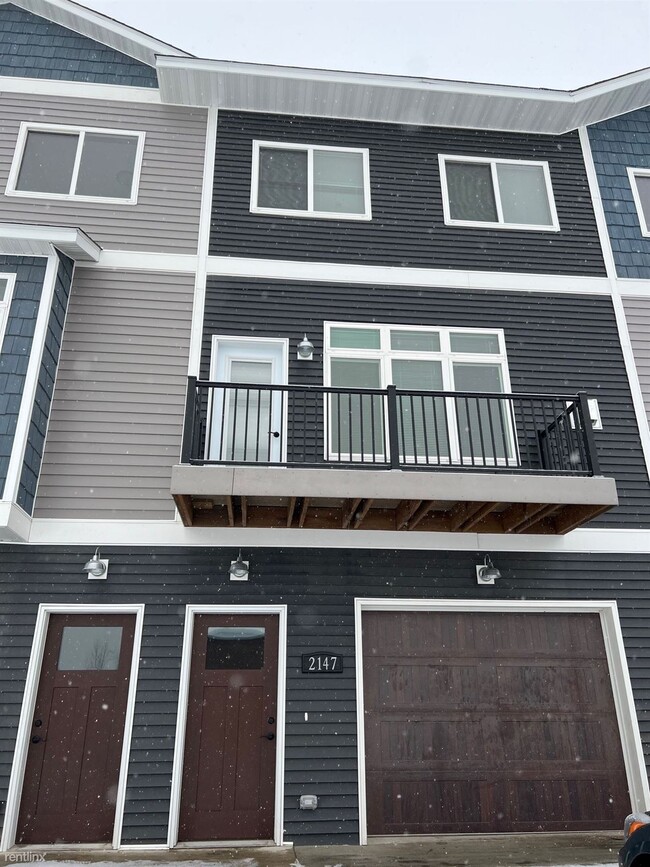Primary Photo - 3 br, 2.5 bath Townhome - Benson Courtyard...