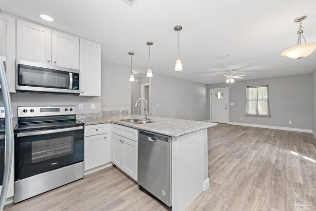 Building Photo - 3611 Stonewall Ave