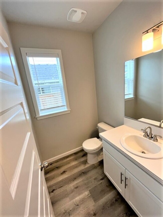 Building Photo - 4 Bedroom 2.5 Bath Home Carlton OR