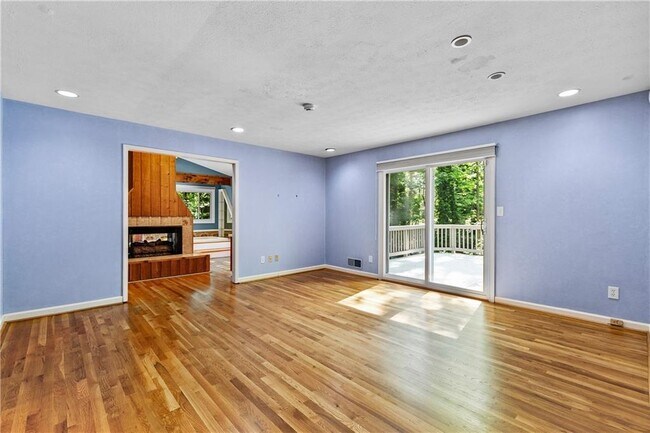 Building Photo - 755 Nile Dr