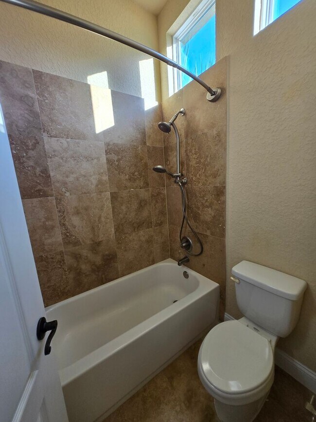 Building Photo - 5/3.5 Willow Oak Plantation