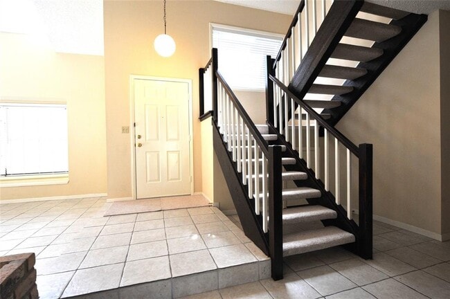 Building Photo - 2115 Braesmeadow Ln