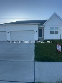 Building Photo - 1407 NE Crossing Oaks Dr