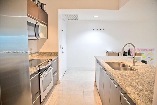 Building Photo - 951 Brickell Ave