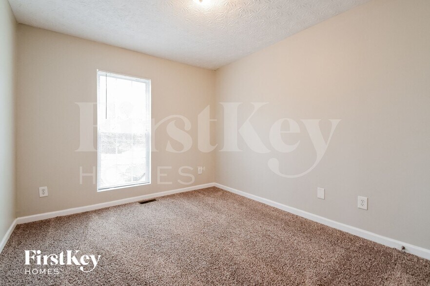 Building Photo - 2435 Piering Dr