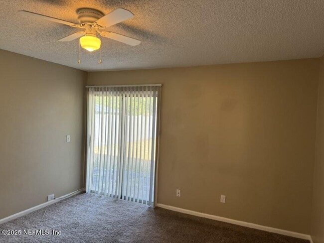Building Photo - 2654 Hidden Village Dr
