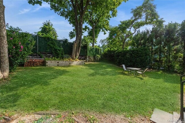 Building Photo - 5 Carlton Ave