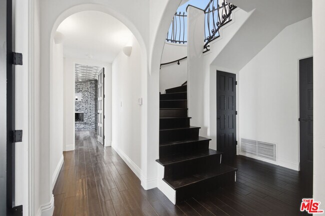 Building Photo - 8908 Appian Way